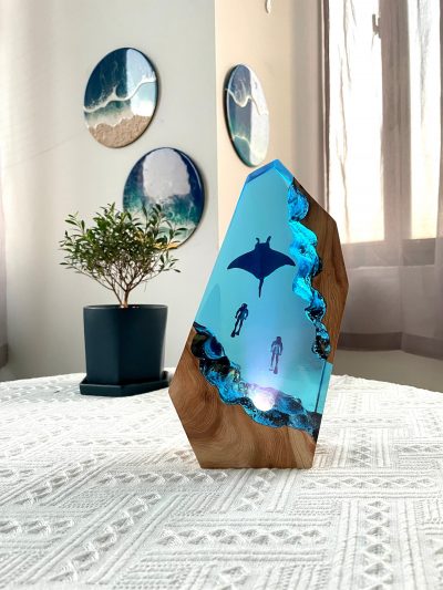 Manta Ray with Couple Divers Epoxy Resin Lamp