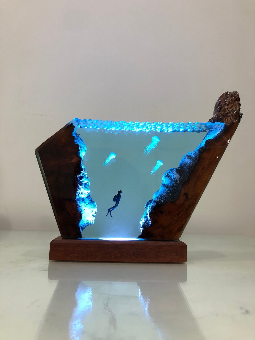 Jellyfish and Diver Epoxy Resin Wood Night light- Ocean Art Epoxy Resin- Home decor unique gift- Christmas Gift for your Love