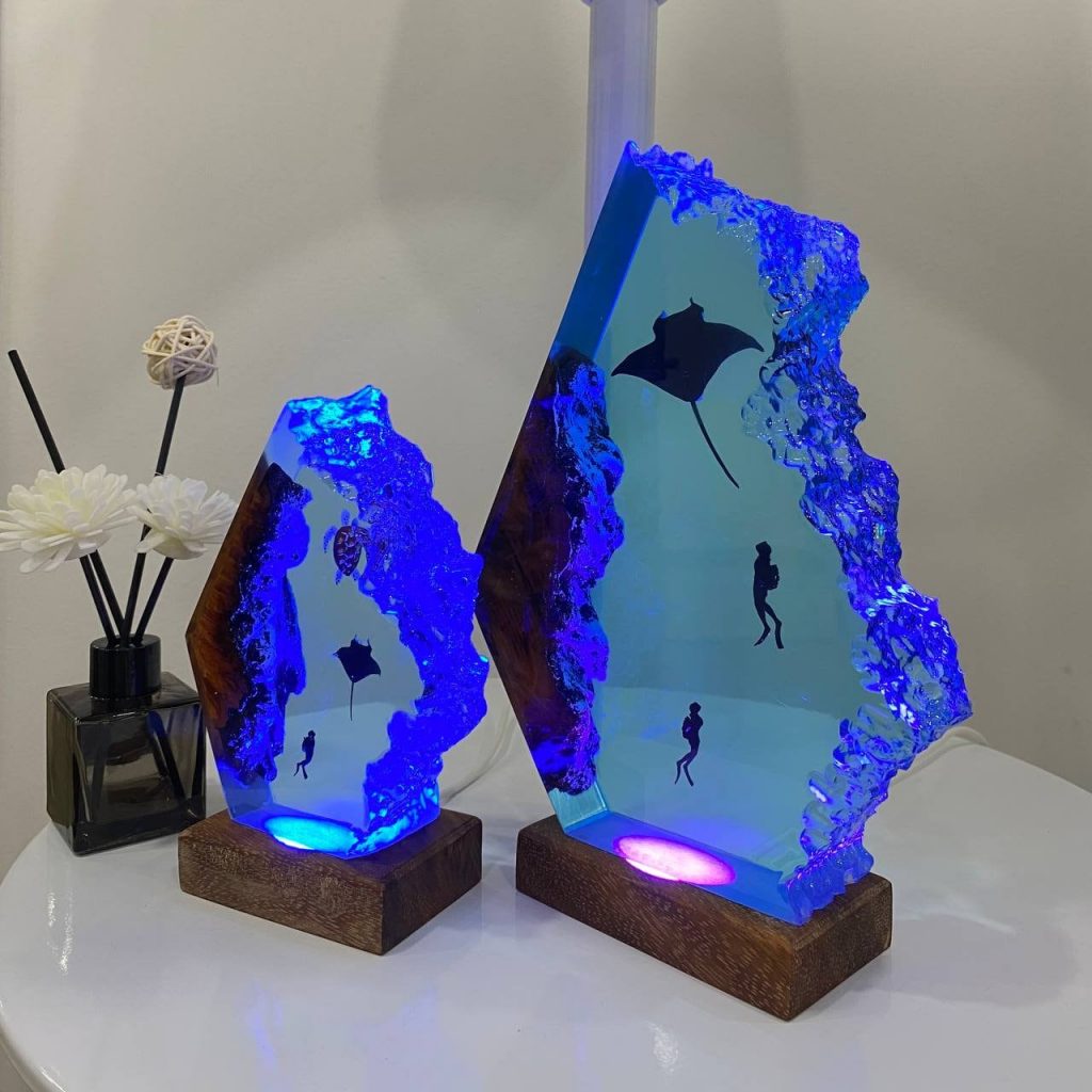 Manta Rays and Couple Diver Night light-Epoxy Resin Ocean Lamp-Deep Blue Sea - Diver Chasing Manta Rays, Turtle - Home decor Christmas gift