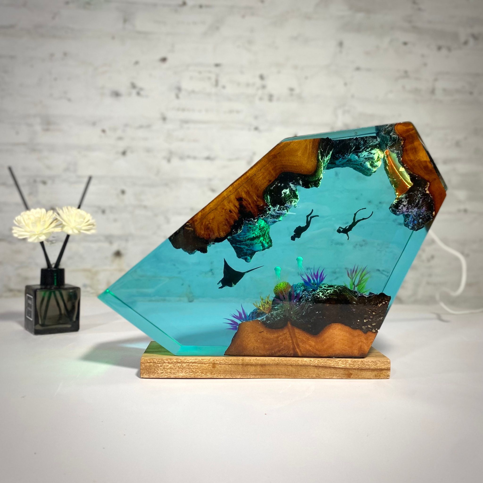 Rays and Divers Epoxy Resin Night Light - Resin Lamps Store