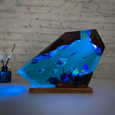 Sea turtle And Divers Epoxy Resin Lamp
