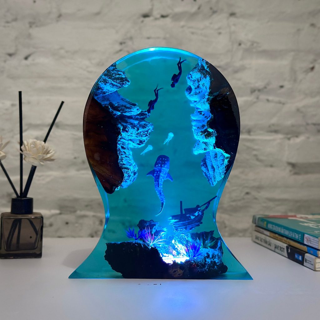 Whale shark & Divers Headphone Stand Epoxy Resin Lamp