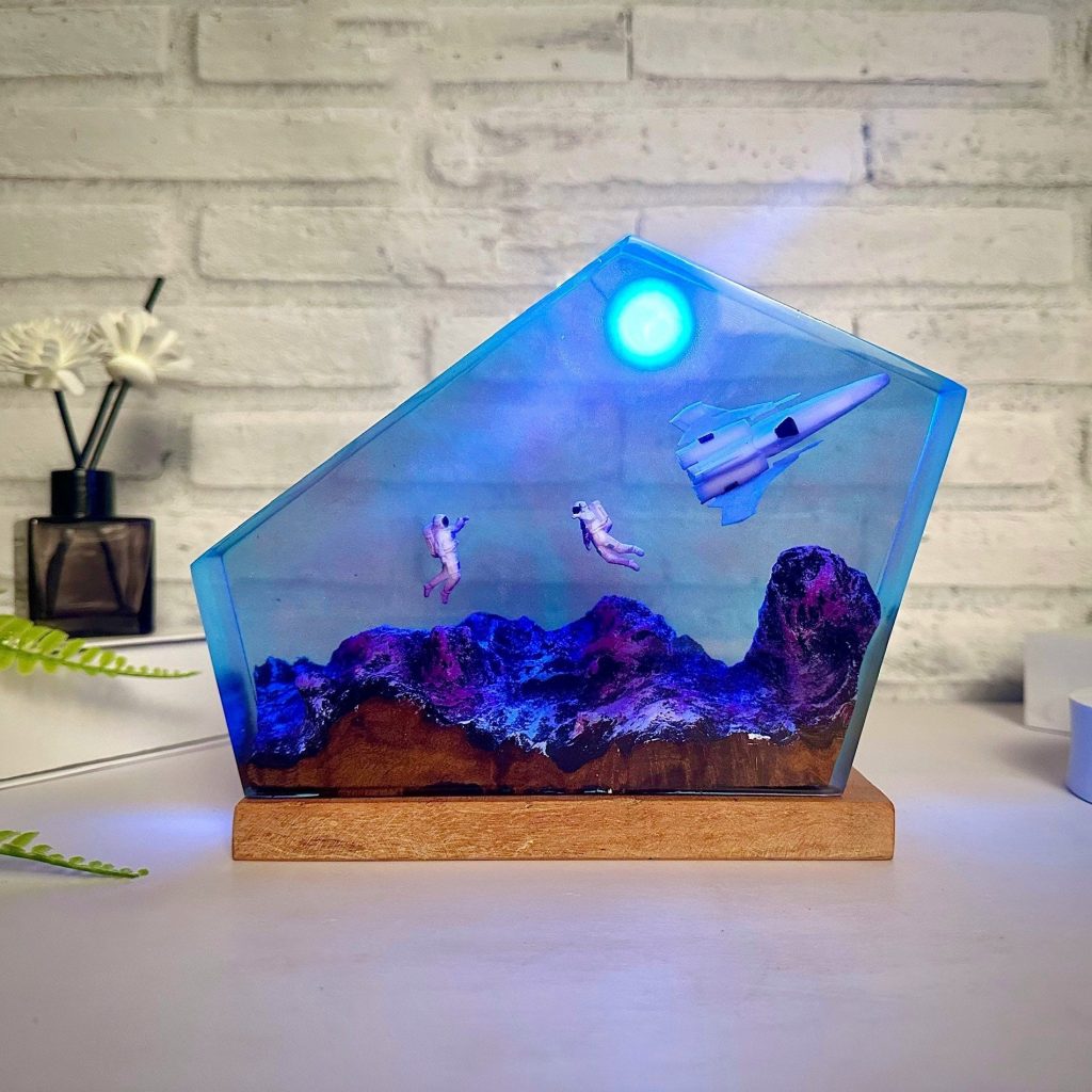 Spaceship & Astronaut Epoxy Resin Lamp