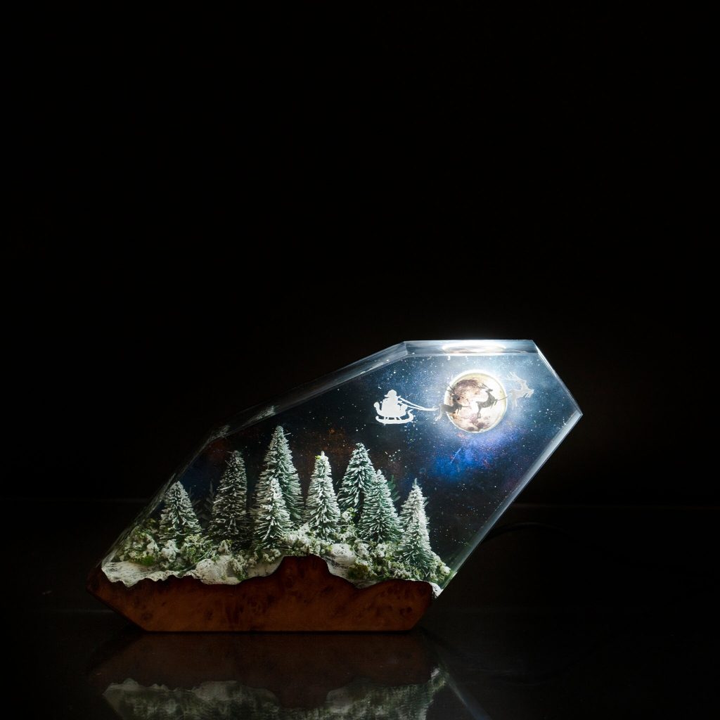 Polygon Santa Claus into The Moon Epoxy Resin Lamp