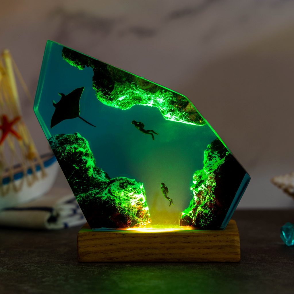 Divers and Manta Ray Lamp, Epoxy and Wooden Night Lights, Lighting Home Decor, Ocean Resin Lamp, Wooden Table, Gifts for Her, Gifts for mom