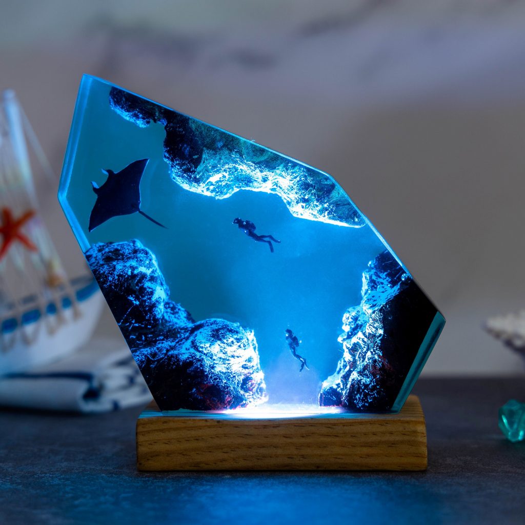 Divers and Manta Ray Lamp, Epoxy and Wooden Night Lights, Lighting Home Decor, Ocean Resin Lamp, Wooden Table, Gifts for Her, Gifts for mom
